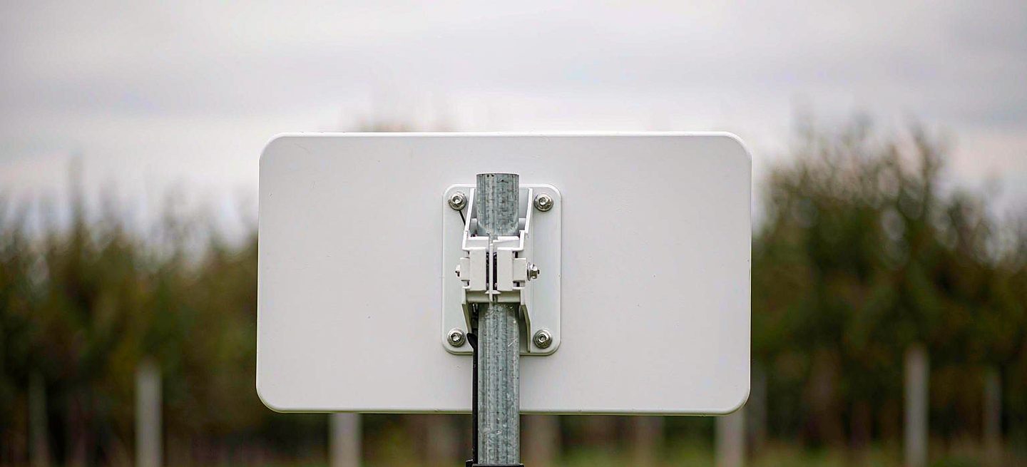 A Starlink dish screwed directly onto a 1.5 inch pipe mount, showing the shared thread