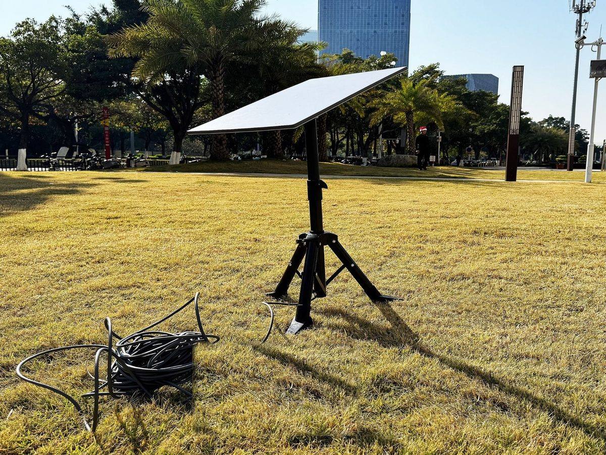 Adjustable Heavy-Duty Tripod Stand